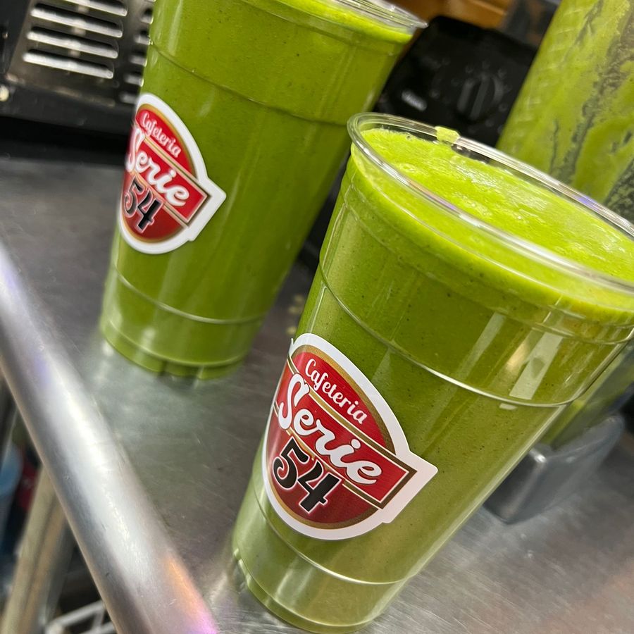 Fresh green batida being prepared